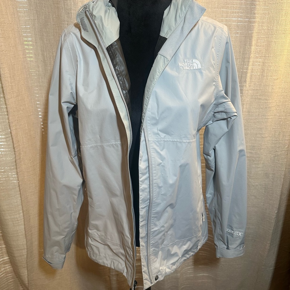 The North Face Women's Goretex Gray Lightweight Rain Jacket